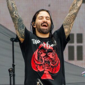 L'ancien batteur de Slipknot, Jay Weinberg, dit qu'il n'avait pas la « capacité légale » de travailler avec d'autres artistes et qu'une partie de lui « était en train de mourir ».