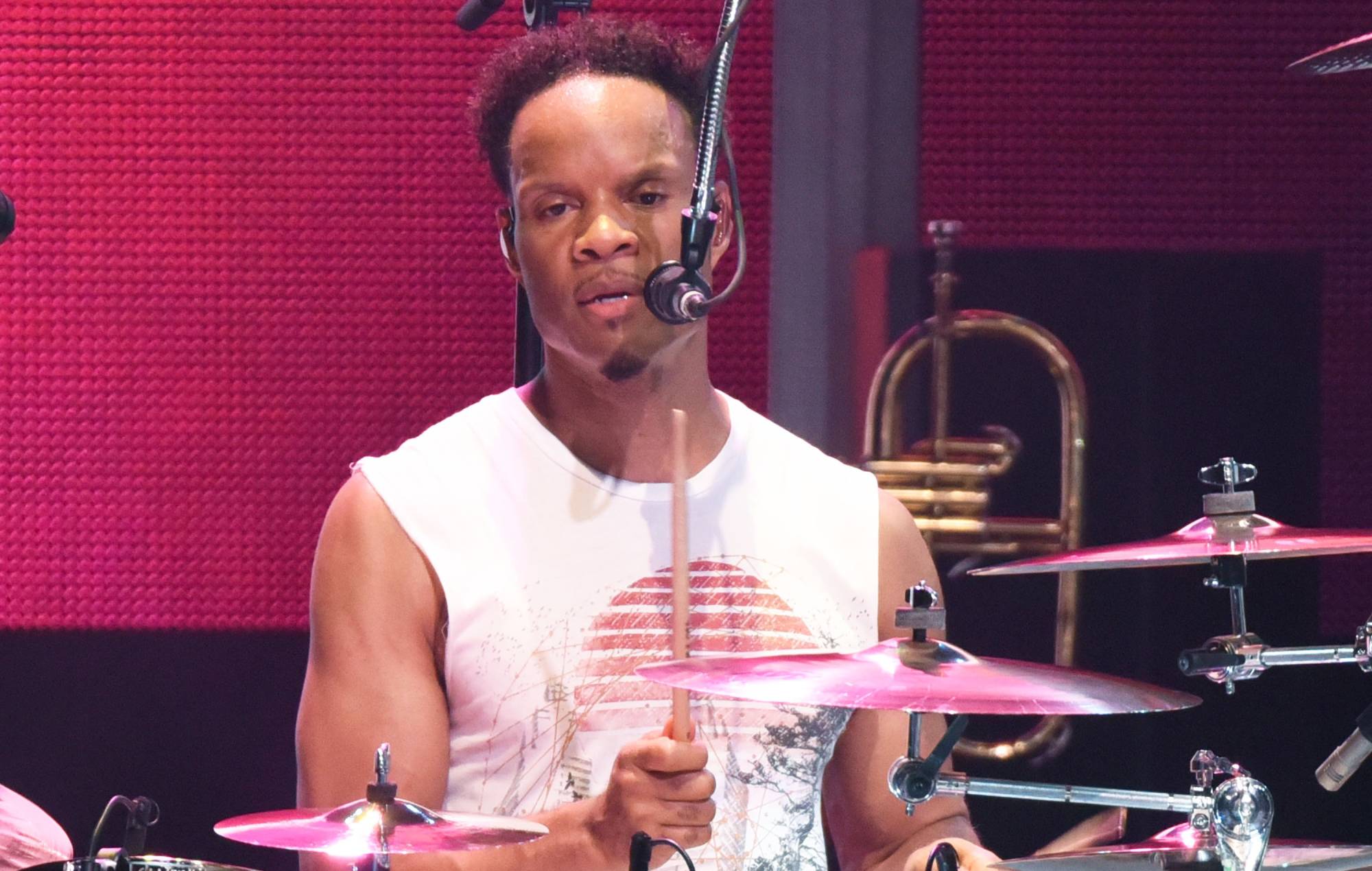Le batteur de Earth, Wind & Fire, John Paris, dans le coma provoqué après une urgence médicale avant le concert à San Francisco