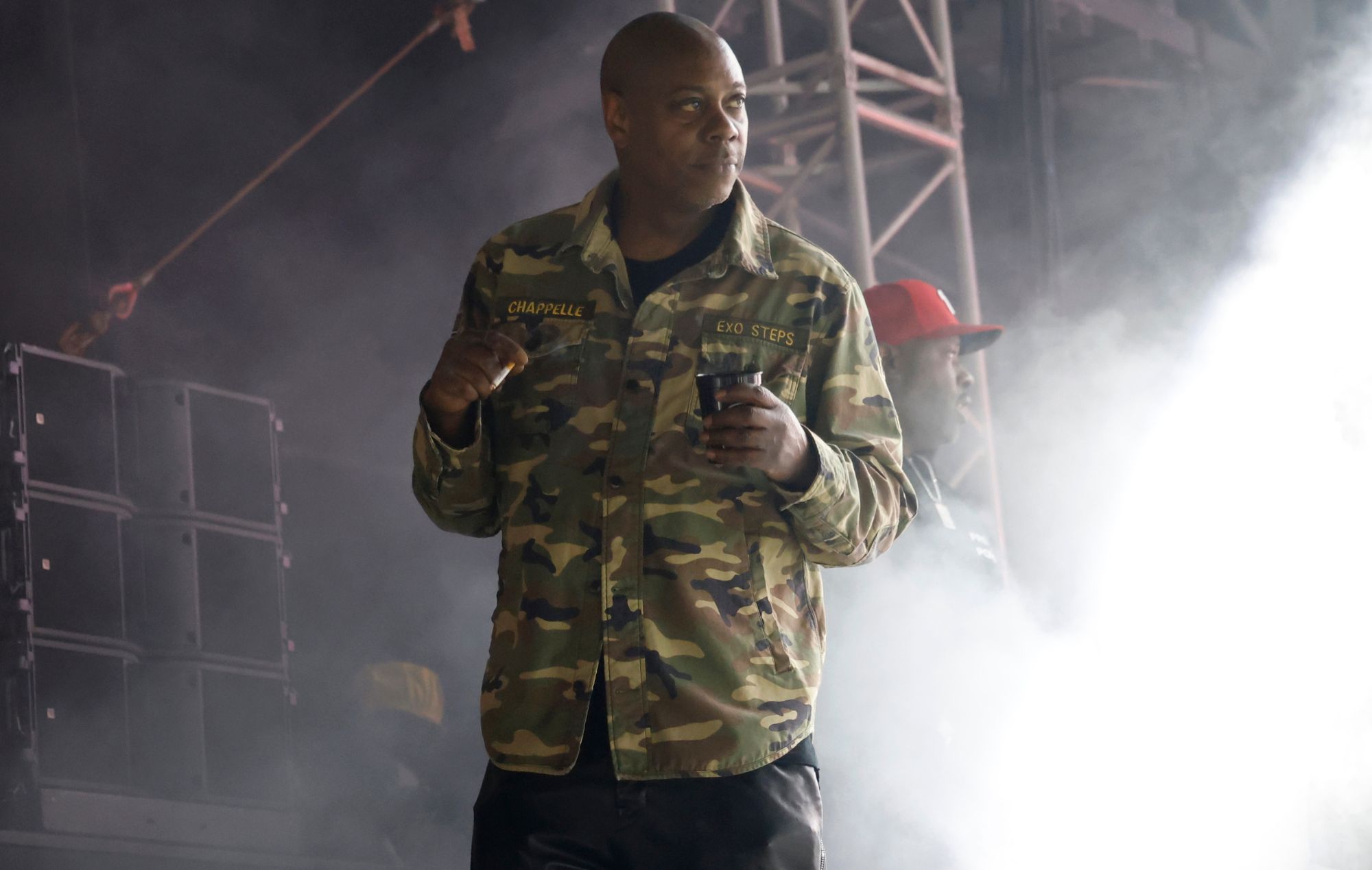 Les images montrent Dave Chappelle protestant contre l'interruption du set des Fugees lors de Diaspora Calling de Lauryn Hill ! festival : "Vous foutez en l'air l'histoire"