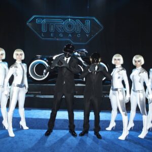 Thomas Bangalter de Daft Punk dit que l'écriture de la musique de « Tron : Legacy » était « déprimante » et « limitante »