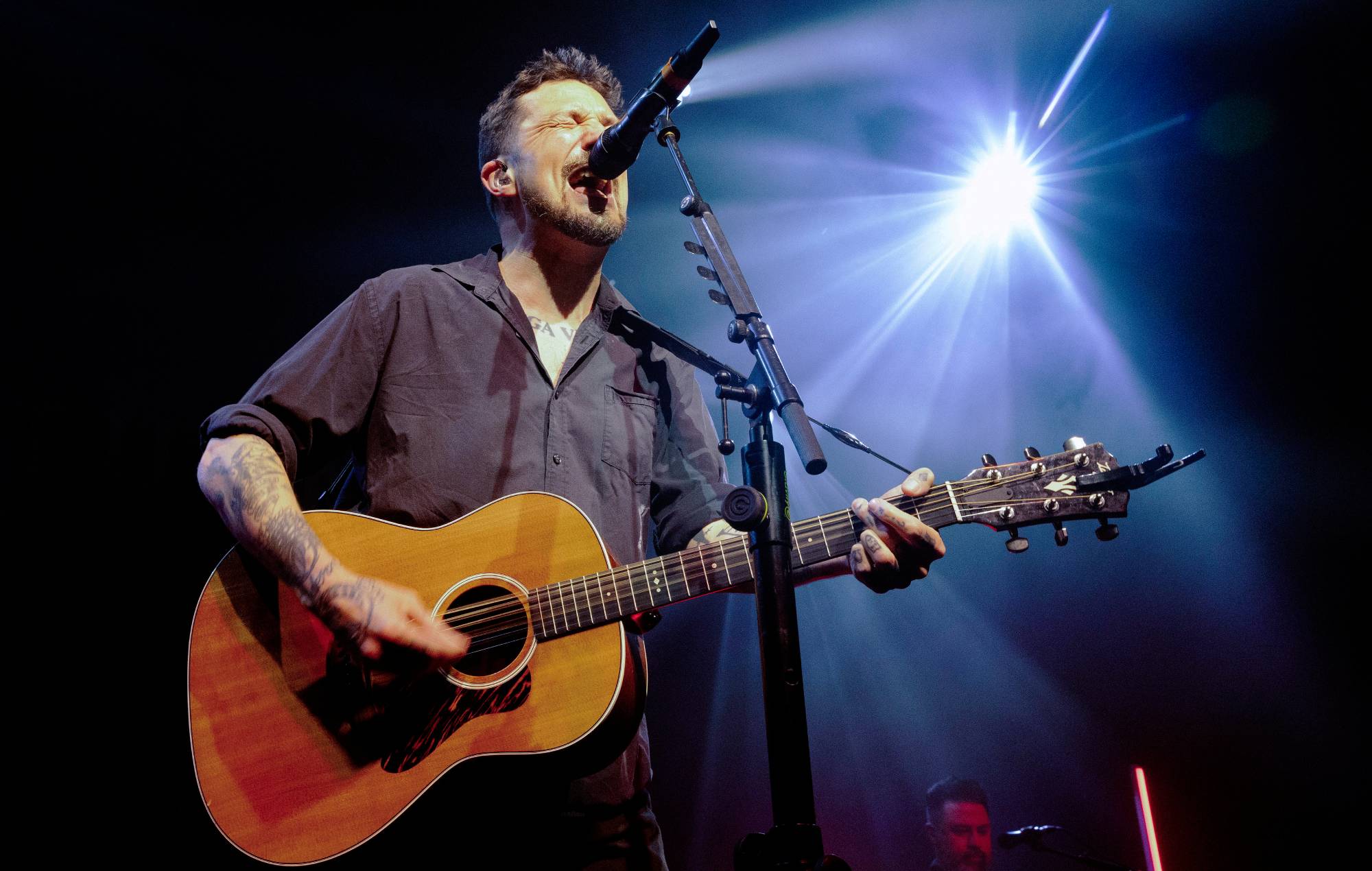 Frank Turner annonce une pause dans sa tournée après les dernières soirées perdues : "Je ne sais vraiment pas quand je rejouerai des concerts"