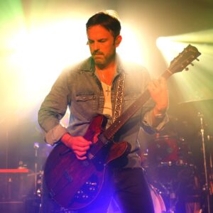 Kings Of Leon partage un nouveau single serein « Cold Blue Dawn » avec une vidéo révolutionnaire de Weather Channel