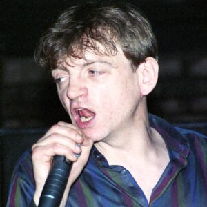 La fiancée et dernier manager de Mark E Smith dénonce le dernier album de The Fall en le qualifiant de « saisie d'argent » et de « mal éthique »