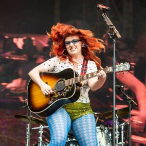 Regardez CMAT interpréter « Euro Country » et « Stay for Something » sur « SNL UK »