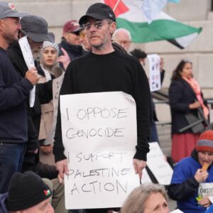 Robert Del Naja, de Massive Attack, de nouveau arrêté lors d'une manifestation pro-palestinienne : « Je ne reconnais pas l'offense »