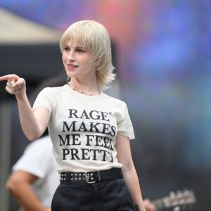 Voici ce que Hayley Williams a joué lors du coup d'envoi de la tournée « The Hayley Williams Show » à West Palm Beach