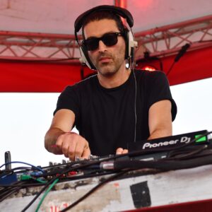 Erol Alkan sur la magie de l'électroclash des années 2000 : « 'Sleaze' n'est pas un mot dont je suis particulièrement fan »