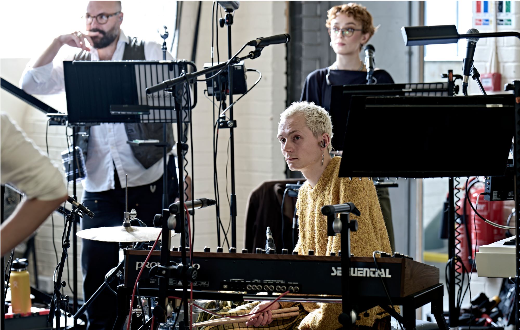 Répétitions pour Thom Yorke et le lancement de « Hamlet to the Thief » par la RSC au Barbican Theatre de Londres. Crédit : Manuel Harlan