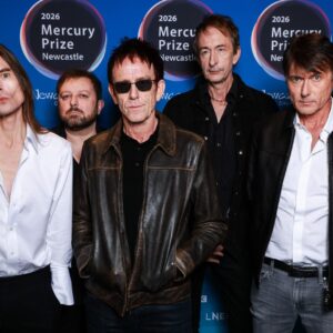 Suede nous parle de l'avancée de son nouvel album « anarcho-punk » : « Ce sont des chansons de tribus et d'appartenance »