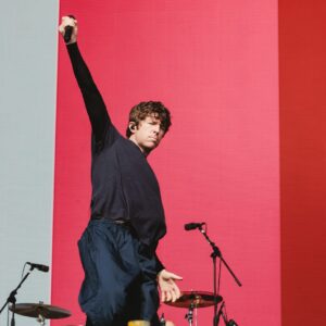 Brendan Yates de Turnstile expulse l'agent de sécurité du spectacle pour avoir prétendument « balancé » un fan : « Nous ne jouerons pas s'il est toujours là »