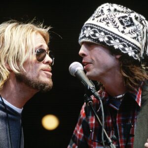 Dave Grohl sur le braconnage de Taylor Hawkins par Alanis Morissette et le moment où ils sont devenus « les meilleurs amis pour le reste de nos vies »