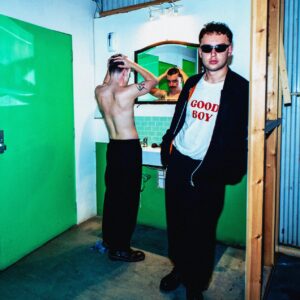 GANS annonce son deuxième album éponyme avec le nouveau single propulsif « My God Is A Stranger » : « Un chaudron de sexe occasionnel et de sorcellerie »
