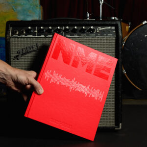 Le livre de table « NME The Cover 2025-2026 » est maintenant en vente