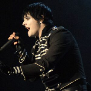 My Chemical Romance partage la chanson enflammée inédite « Someone Out There Loves You » avant la réédition du 20e anniversaire de « The Black Parade »