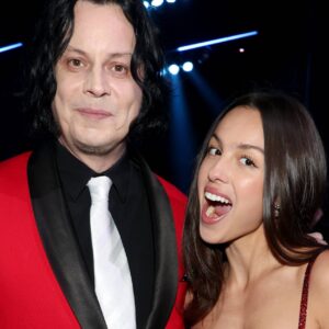 Olivia Rodrigo raconte comment elle a dépensé « une somme d'argent exorbitante » pour une pièce emblématique des vêtements The White Stripes