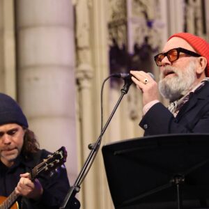 Regardez Michael Stipe rejoindre les membres de The National pour « E-Bow The Letter » de REM