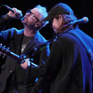 The National rejoint Richard Reed Parry et joue « 90-Mile Water Wall » pour la première fois depuis 2014 lors de son premier concert complet en deux ans